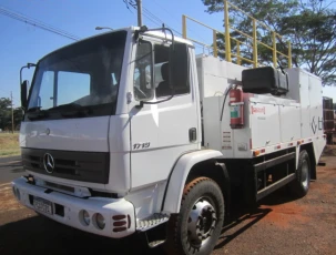 Caminhão Mercedes Bens Atron 1719